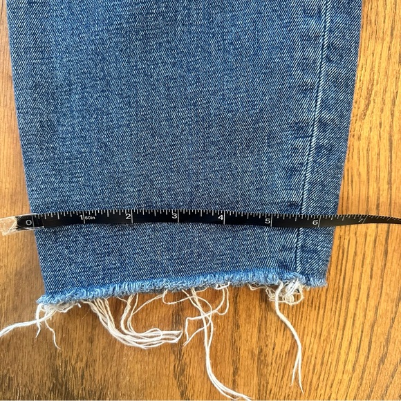 Abercrombie & Fitch Curve Love The Mom High Rise Jeans Raw Hem Size 28/6 - Picture 8 of 12